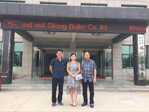  Un cliente de Tailandia visita Sitong Boiler para interesarse por el calentador de aceite térmico